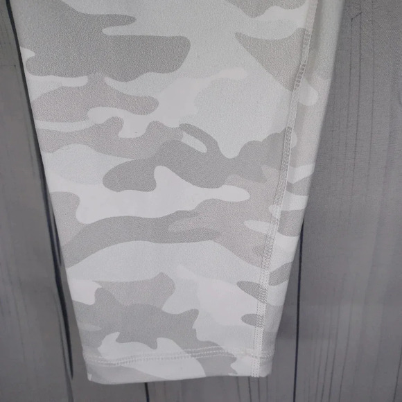 Ododos crosswaist athletic gray camo leggings - Picture 4 of 9